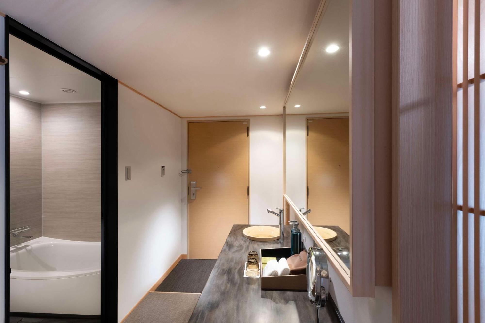 Doubletree By Hilton Kyoto Higashiyama Hotel Bagian luar foto